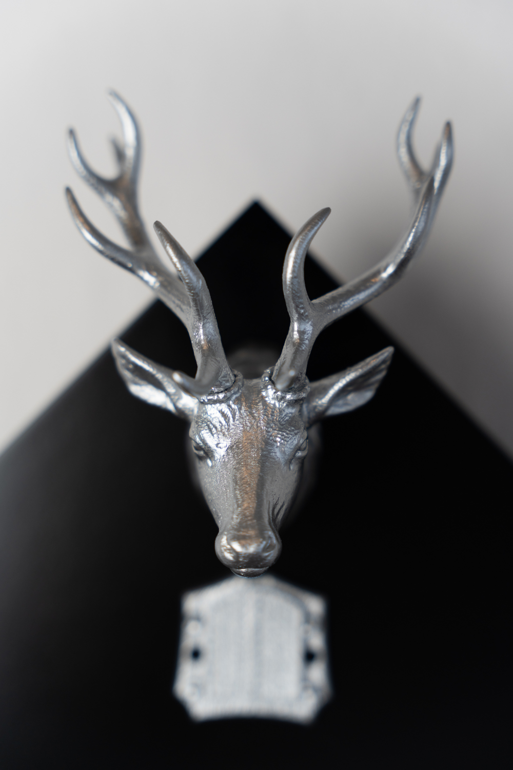 Moderne Kuckucksuhr - Schwarz/Silber-Hirschkopf