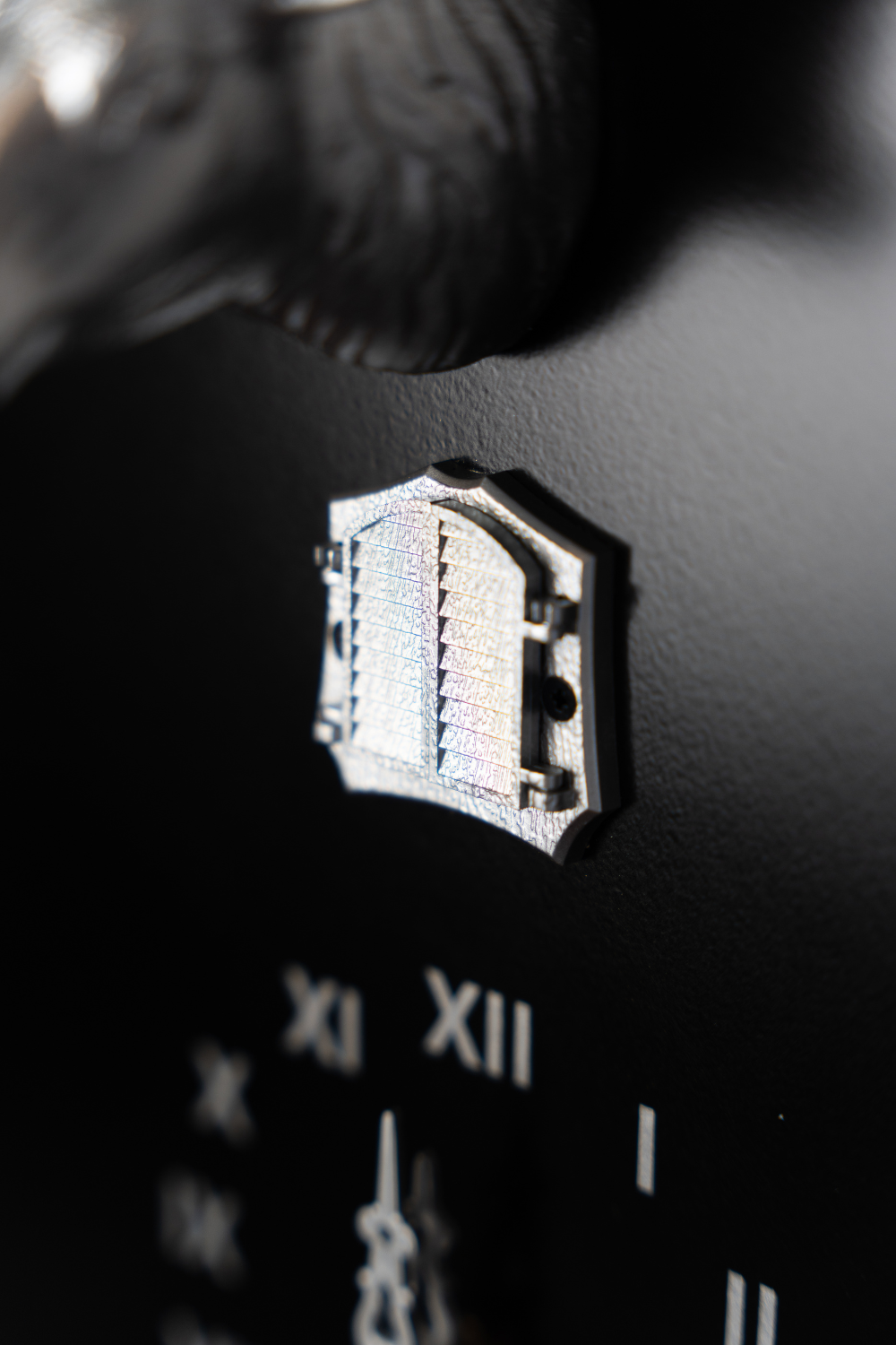 Moderne Kuckucksuhr - Schwarz/Silber-Kuckucksruf