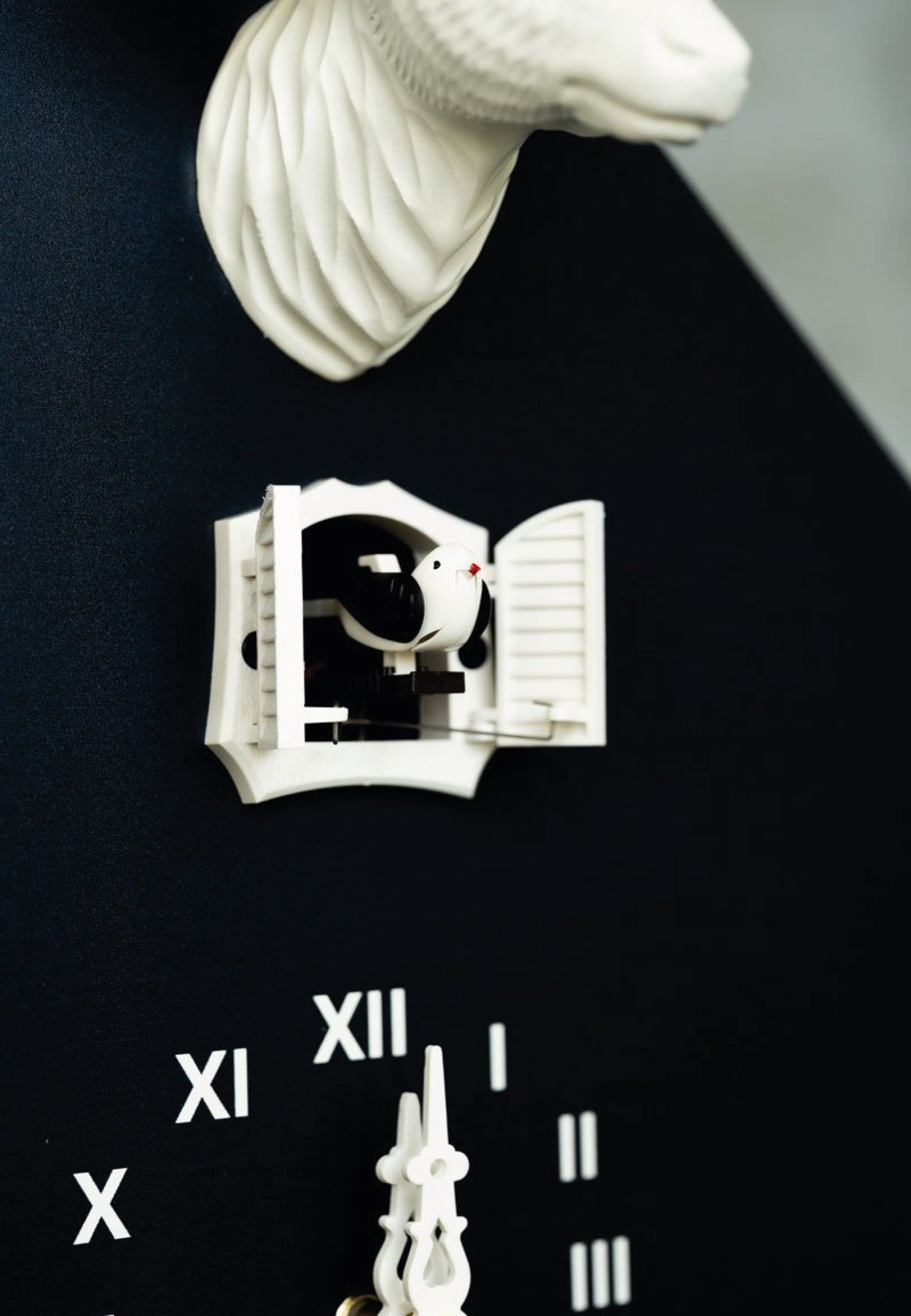 Moderne Kuckucksuhr - Schwarz/Weiß-Kuckucksruf